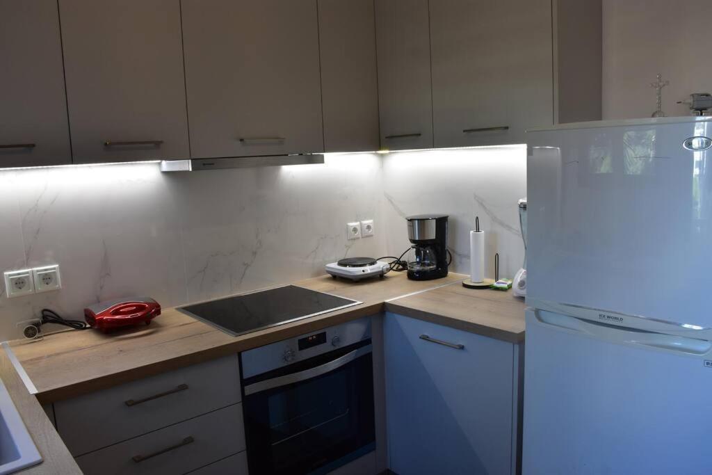Seashell Apartment -Near The Beach Артемида Екстериор снимка